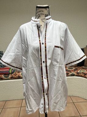 Men's Guayabera White Short-Sleeve Casual Shirt with Contrast Trim. NWOT